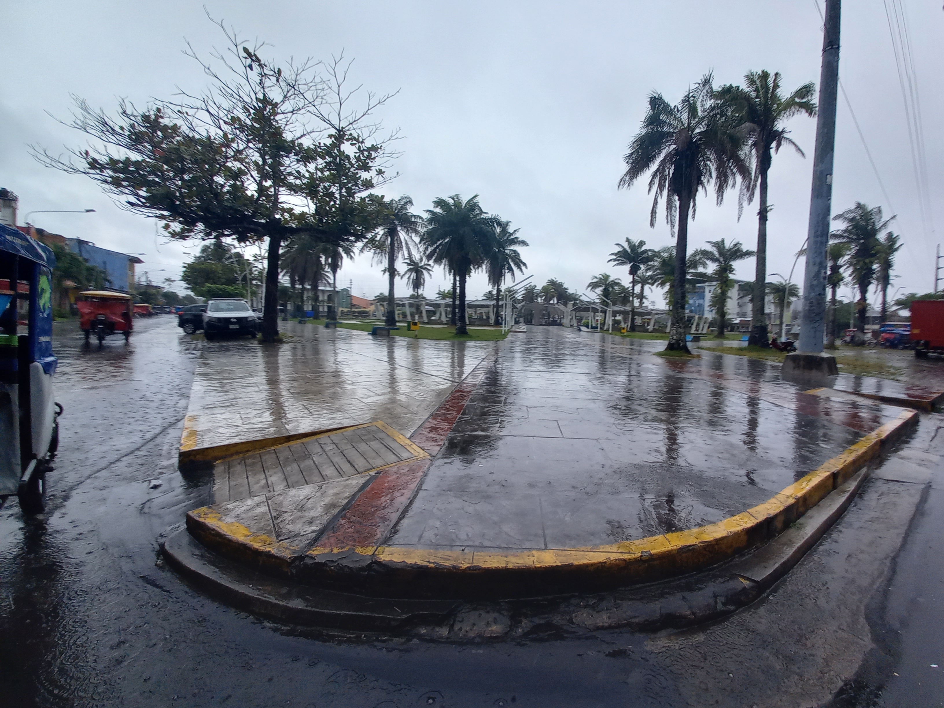 Vista general de la Plaza Sargento Lores en Iquitos